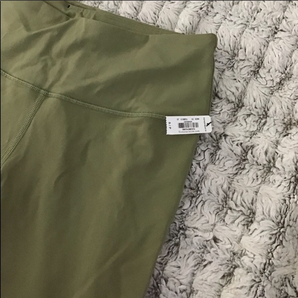 ❤️NWT❤️ Victoria’s Secret knock-out mesh leggings - Picture 3 of 4